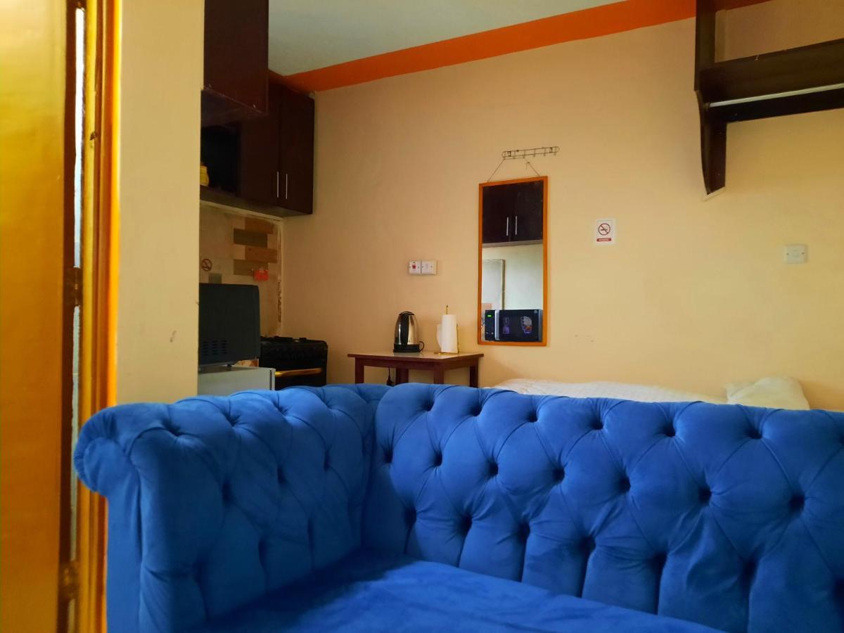 Lola'S Nest Along The Highway - Free Parking, Wifi, Netflix & Rooftop Views Apartment Kikuyu Bagian luar foto